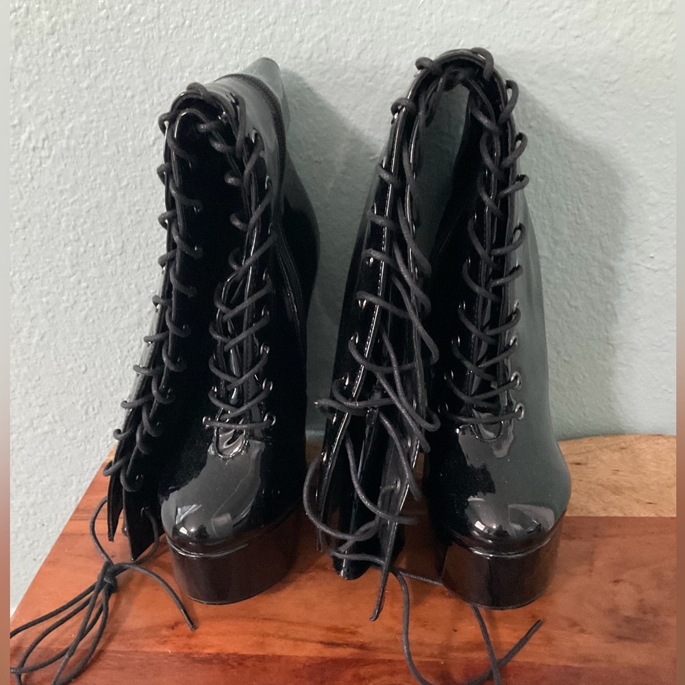 Black Lace-Up Women's Shoes